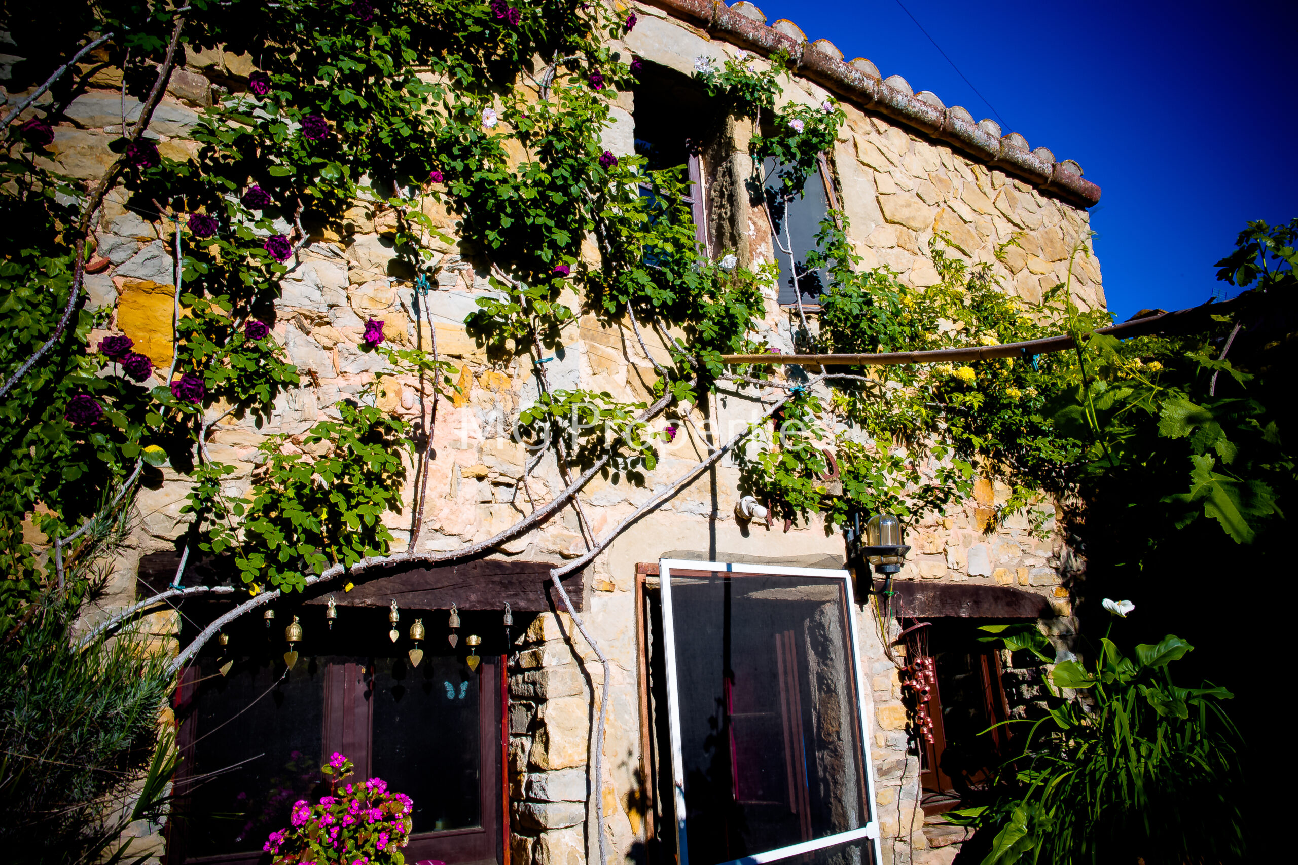 Bonica casa de poble a Gaüses en venda