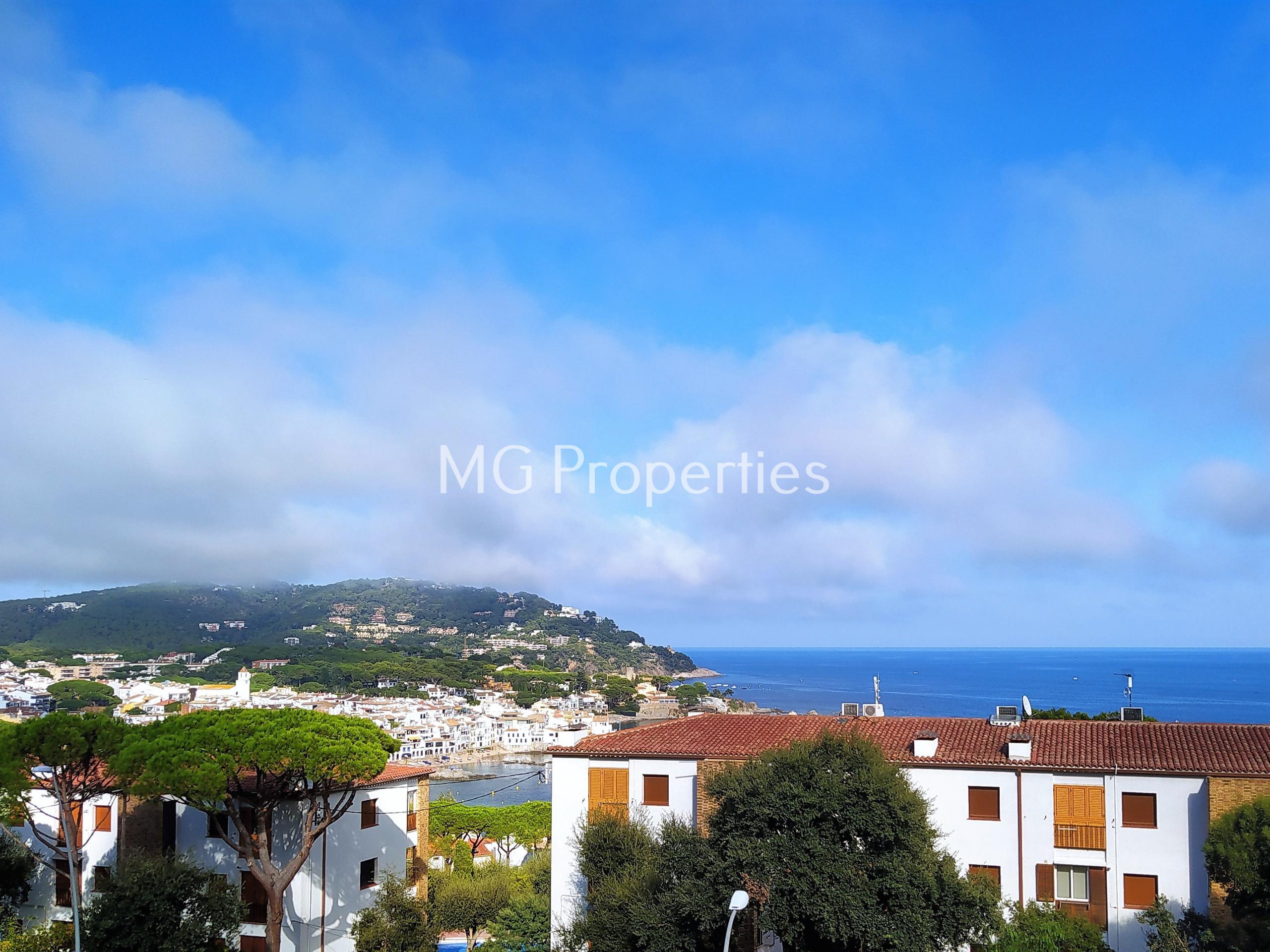 Apartment in Calella with sea views