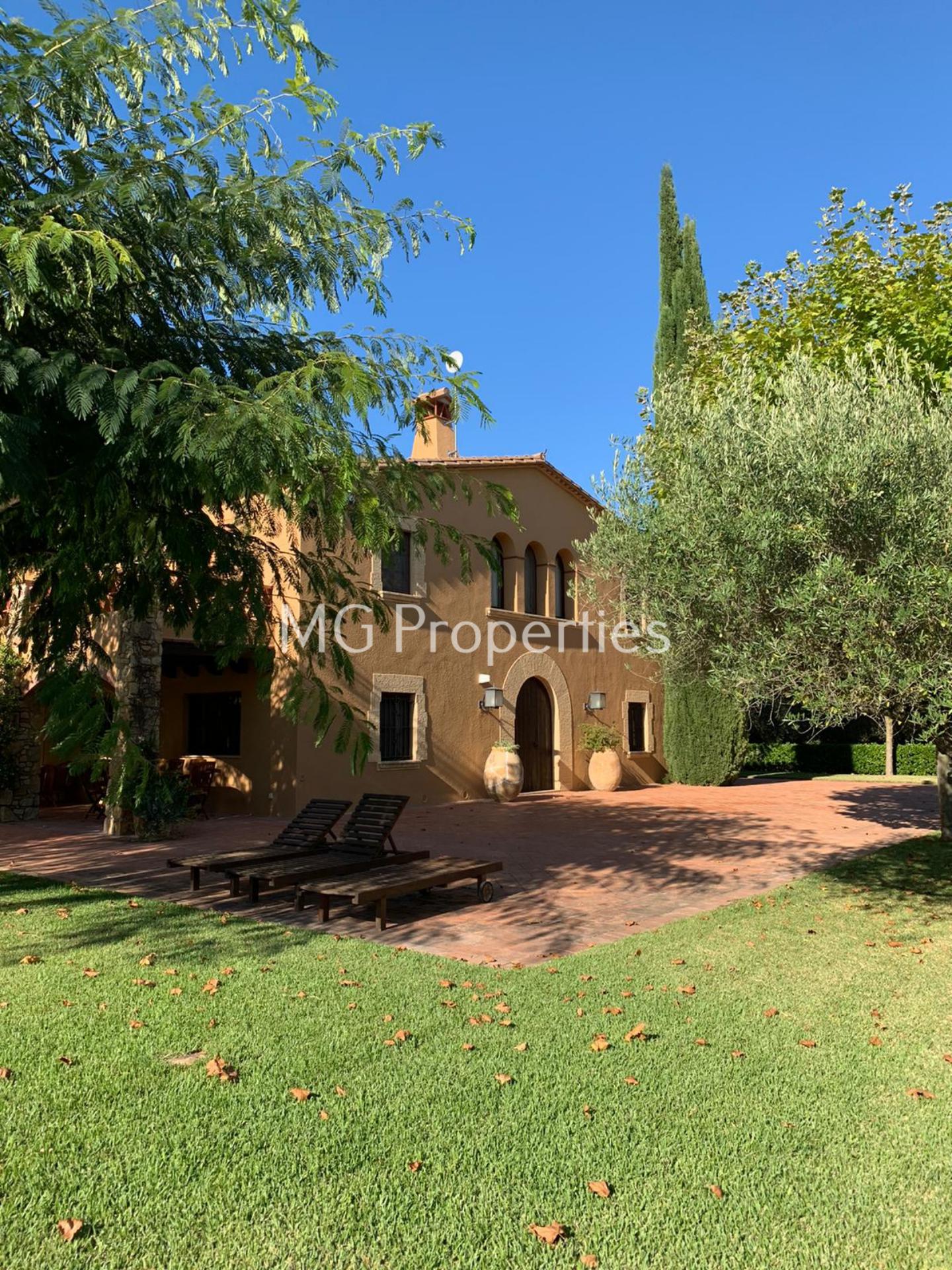 Country house next to Peratallada